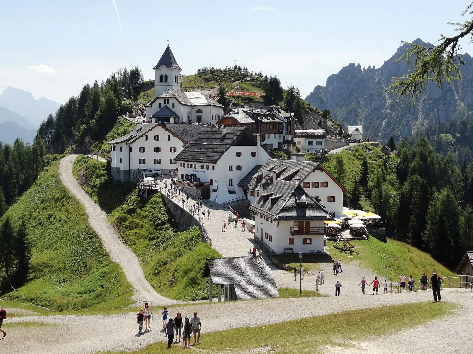 Il borgo del Monte Lussari nelle Alpi Giulie sopra Tarvisio