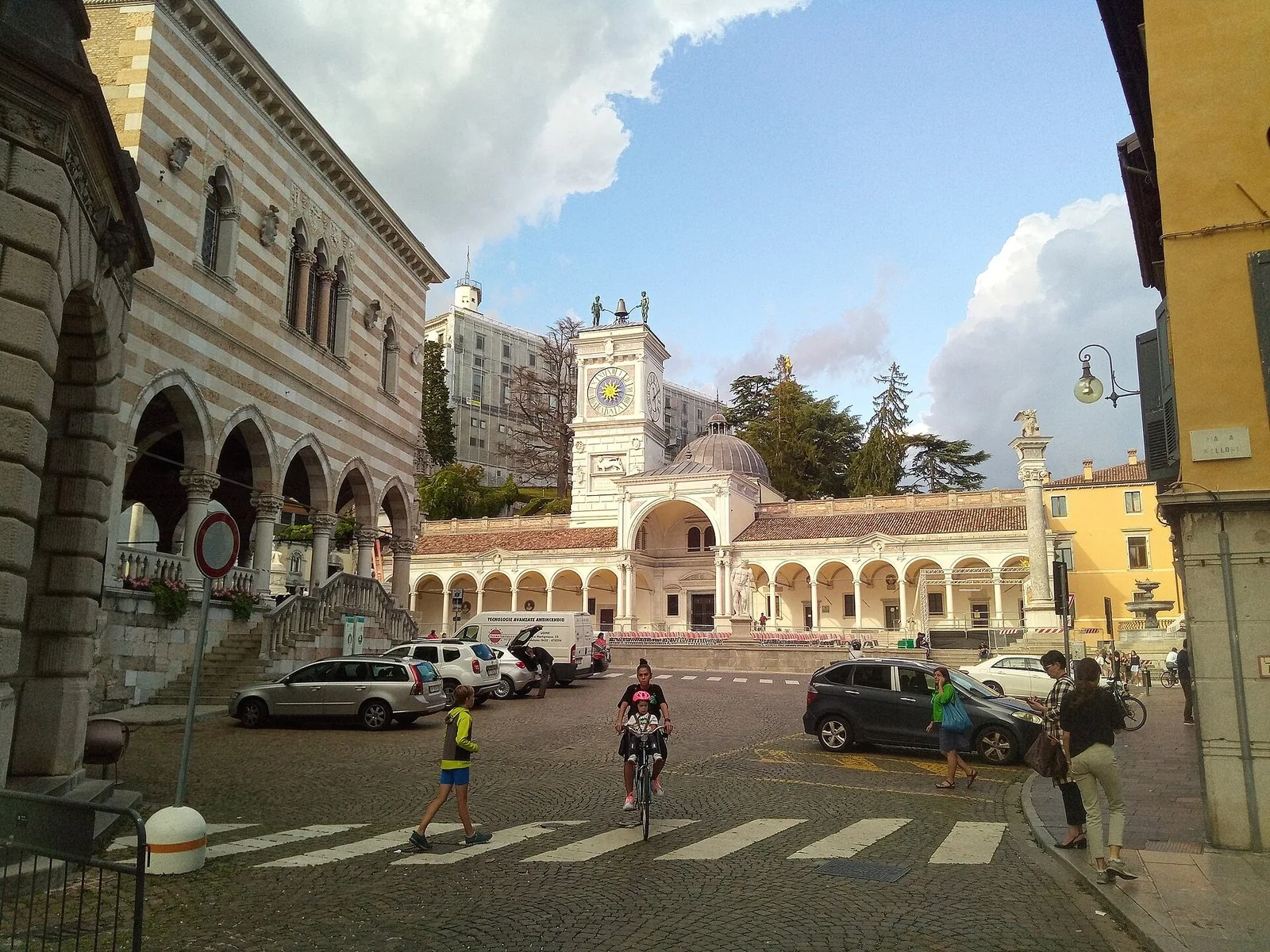 Piazza della Libertà a Udine con la Loggia del Lionello e il Porticato di San Giovanni
