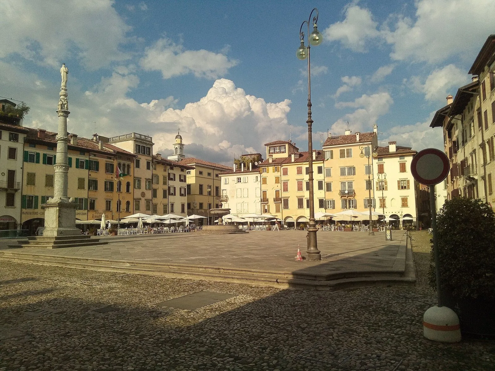 Piazza Matteotti a Udine, conosciuta anche come Piazza San Giacomo