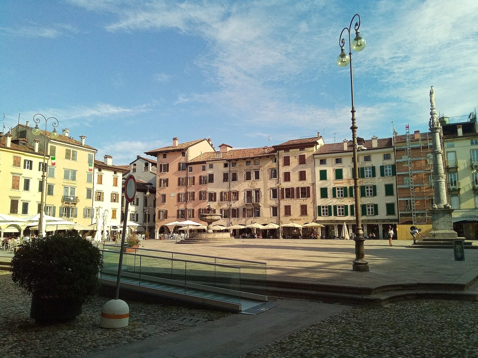 Piazza San Giacomo a Udine con le facciate colorate